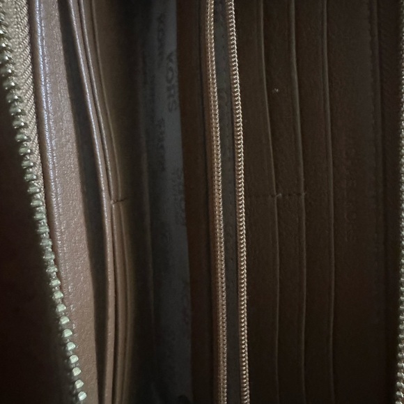 Michael Kors Wallet - Picture 2 of 3